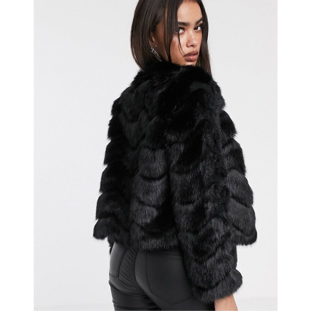 Elliatt Goldenseal textured faux fur jacket in black size L NWT$299